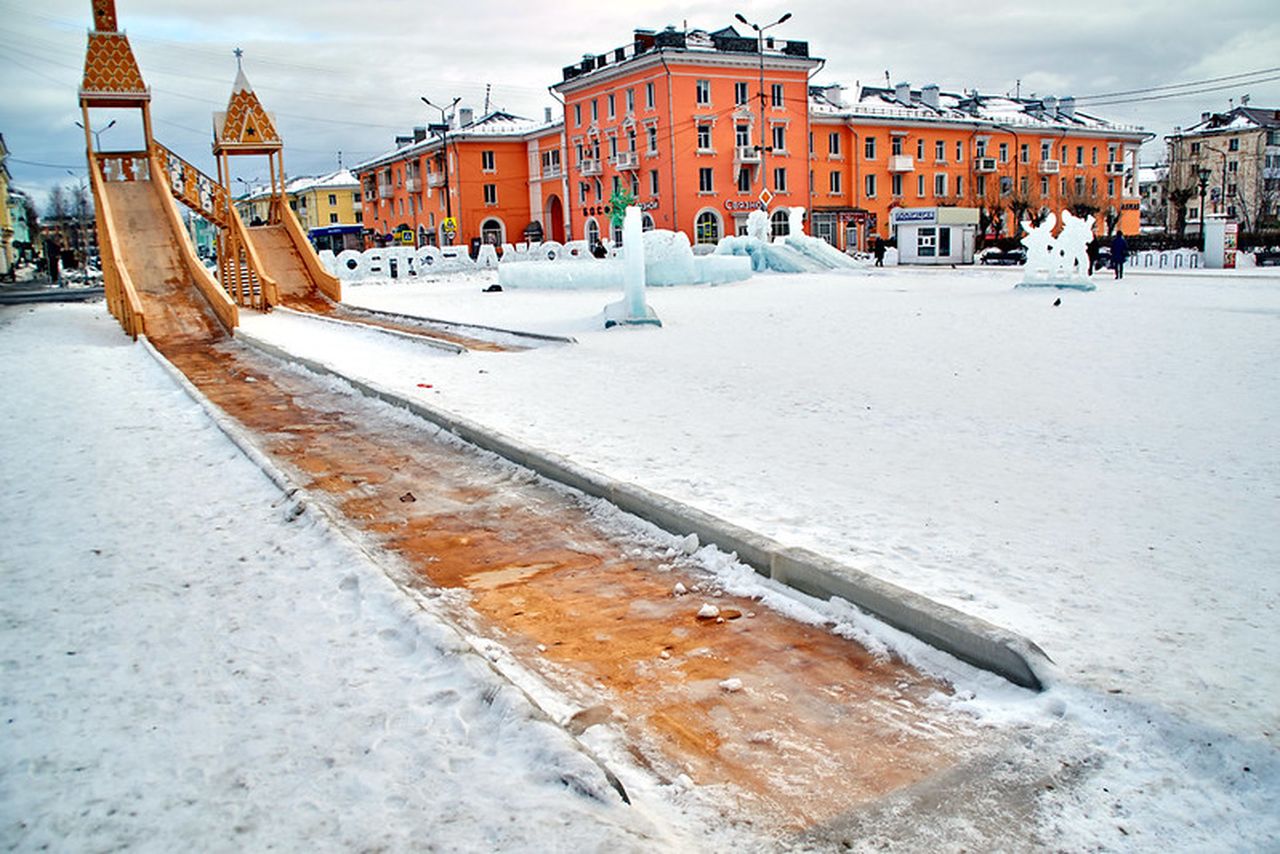 Ледовый городок начали демонтировать из-за соблюдения безопасности