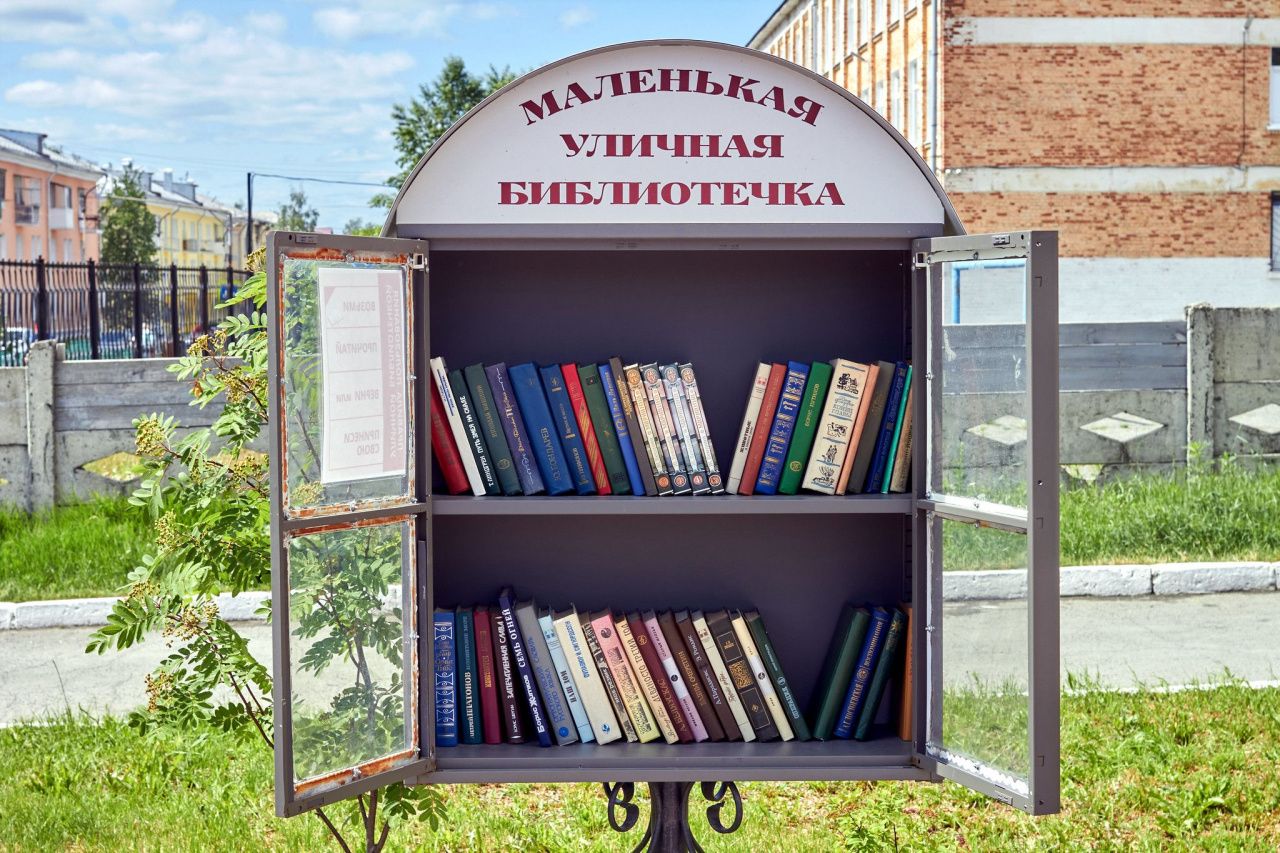 Библиотека пожаловалась прокурорам на паблик, написавший, что в шкафах для буккроссинга нашли "украинские инструкции для изготовления бомбы"