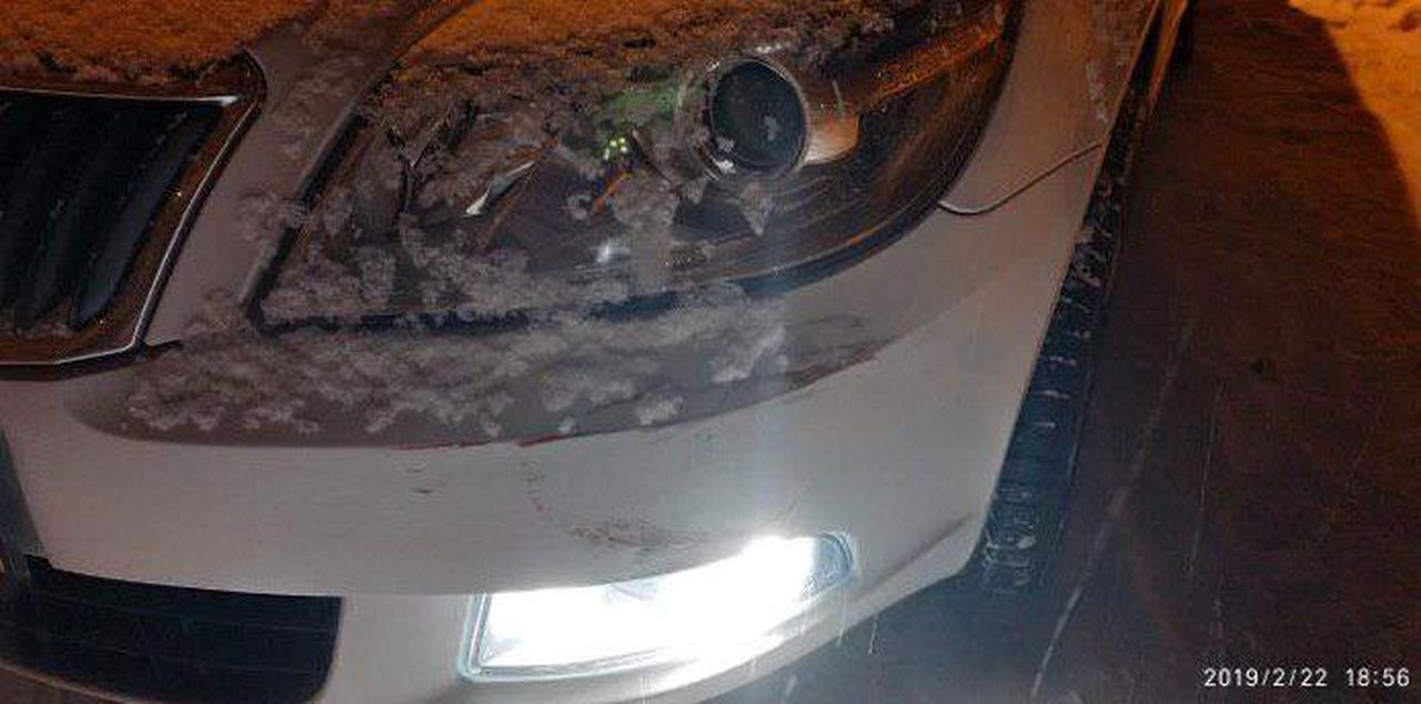 В Краснотурьинске неизвестный наехал на припаркованное авто и скрылся