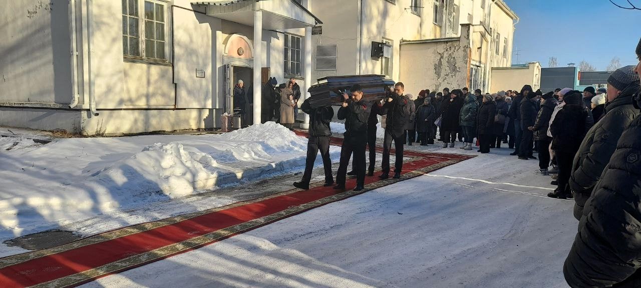 Похоронили водителя автобуса, погибшего в ДТП под Екатеринбургом