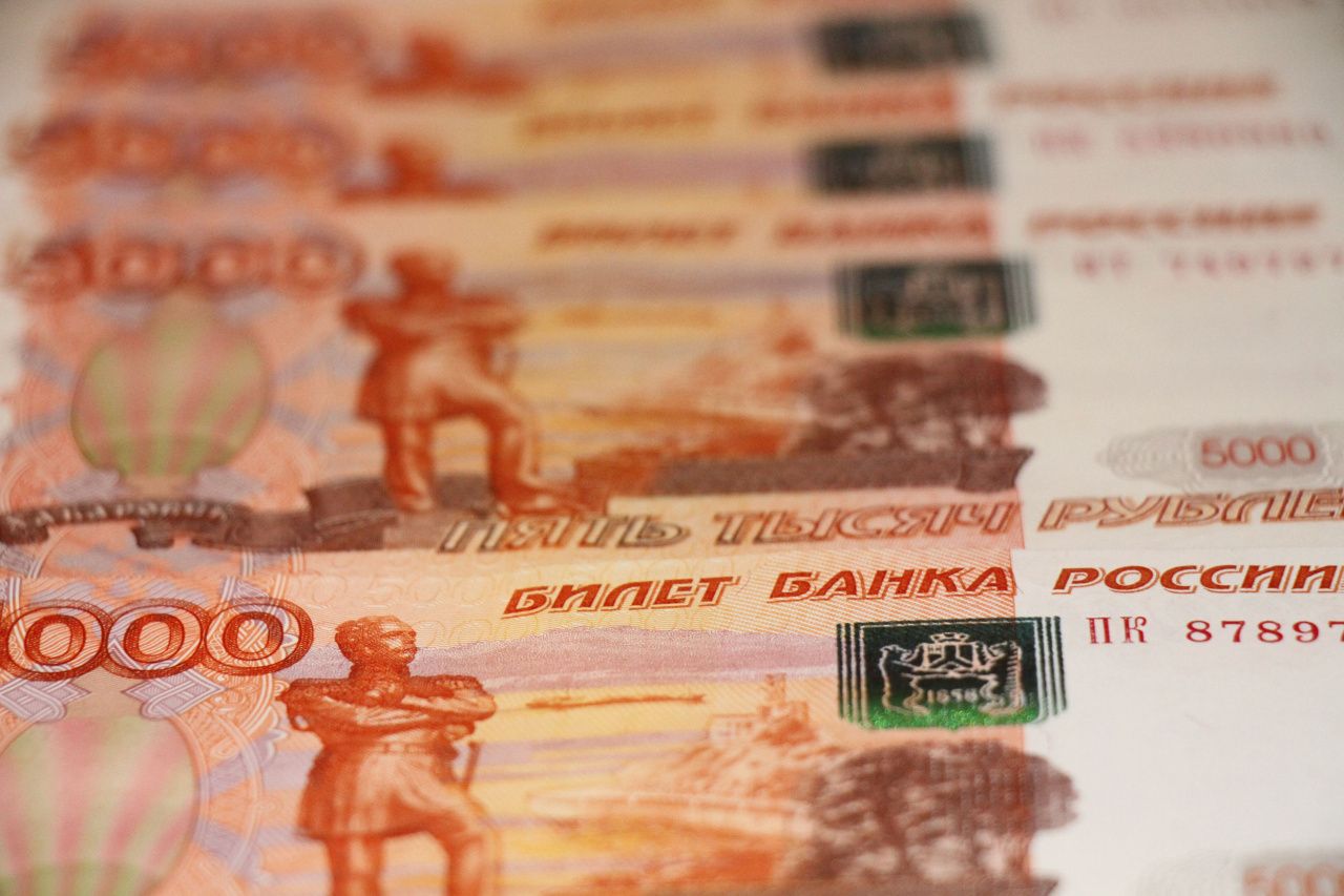 Горожанин заработал 1,5 тысячи рублей, но отдать придется почти миллион