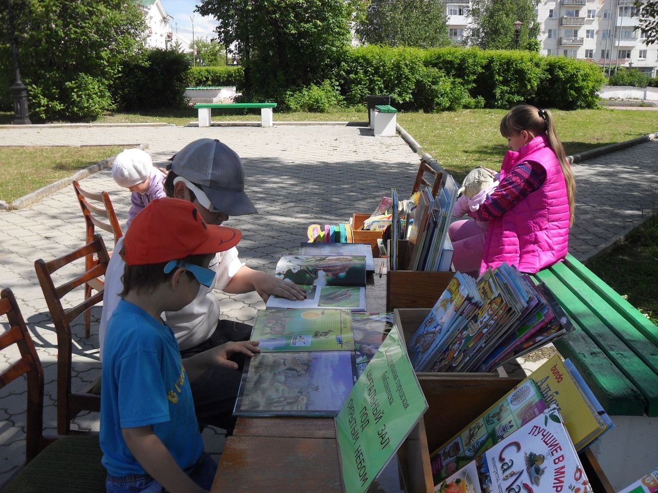 В Краснотурьинске начали работу читальные залы под открытым небом