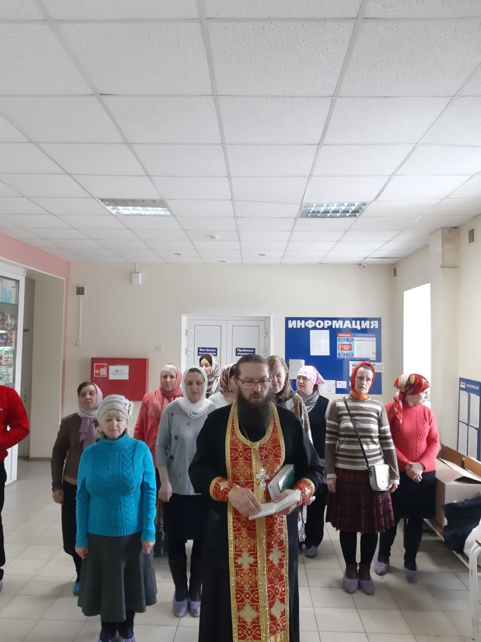 Православные горожане подарили пасхальные подарки больным 