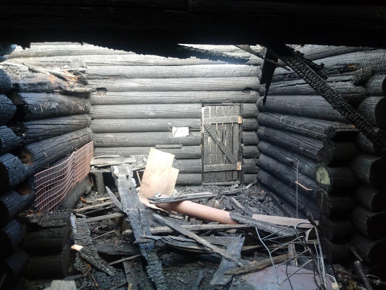 Краснотурьинские пожарные отстояли дом. Без крова могли остаться две семьи