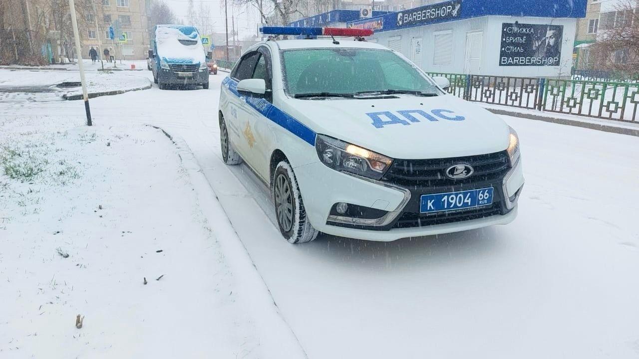 Из-за выпавшего снега ГИБДД выпустила предупреждение для водителей