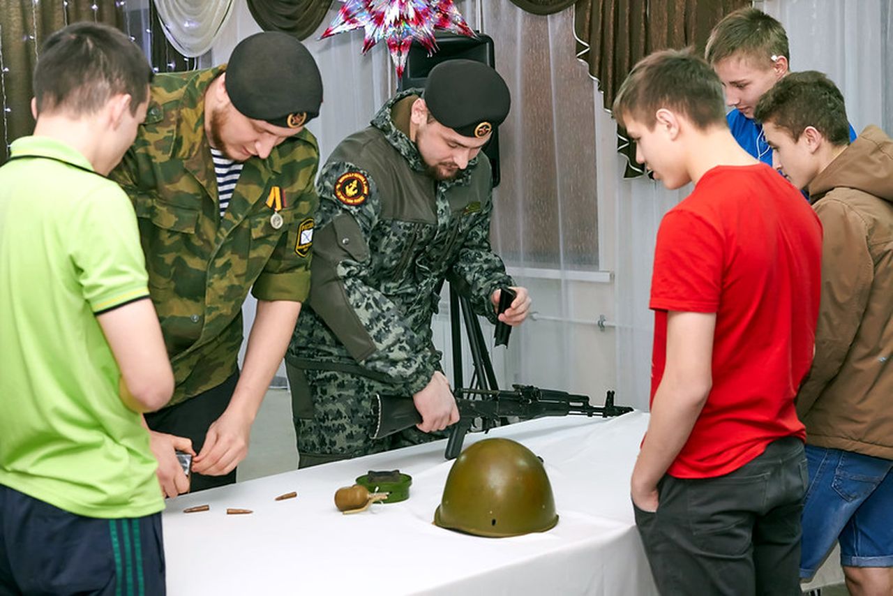 Администрация Краснотурьинска закупает макеты АК-74 и пневматические винтовки