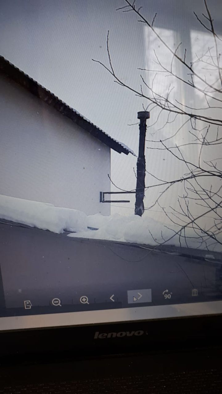 У гаража на ТЭЦ-поселке вспыхнула крыша 