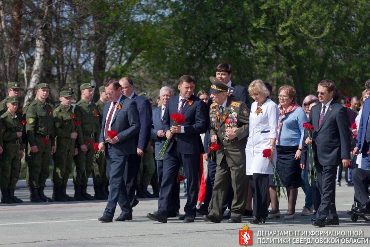 Евгений Куйвашев поздравил ветеранов в областном госпитале с Днем Победы