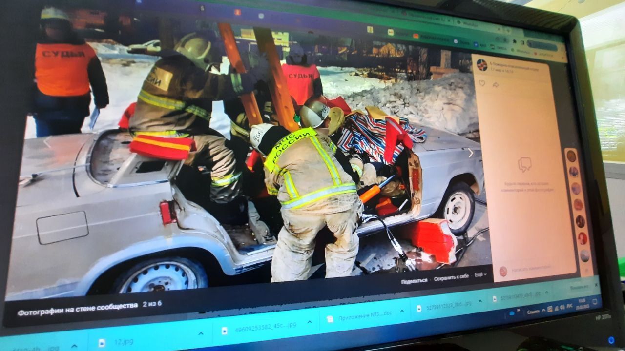 Краснотурьинские пожарные соревновались в извлечении условного пострадавшего из аварийного авто