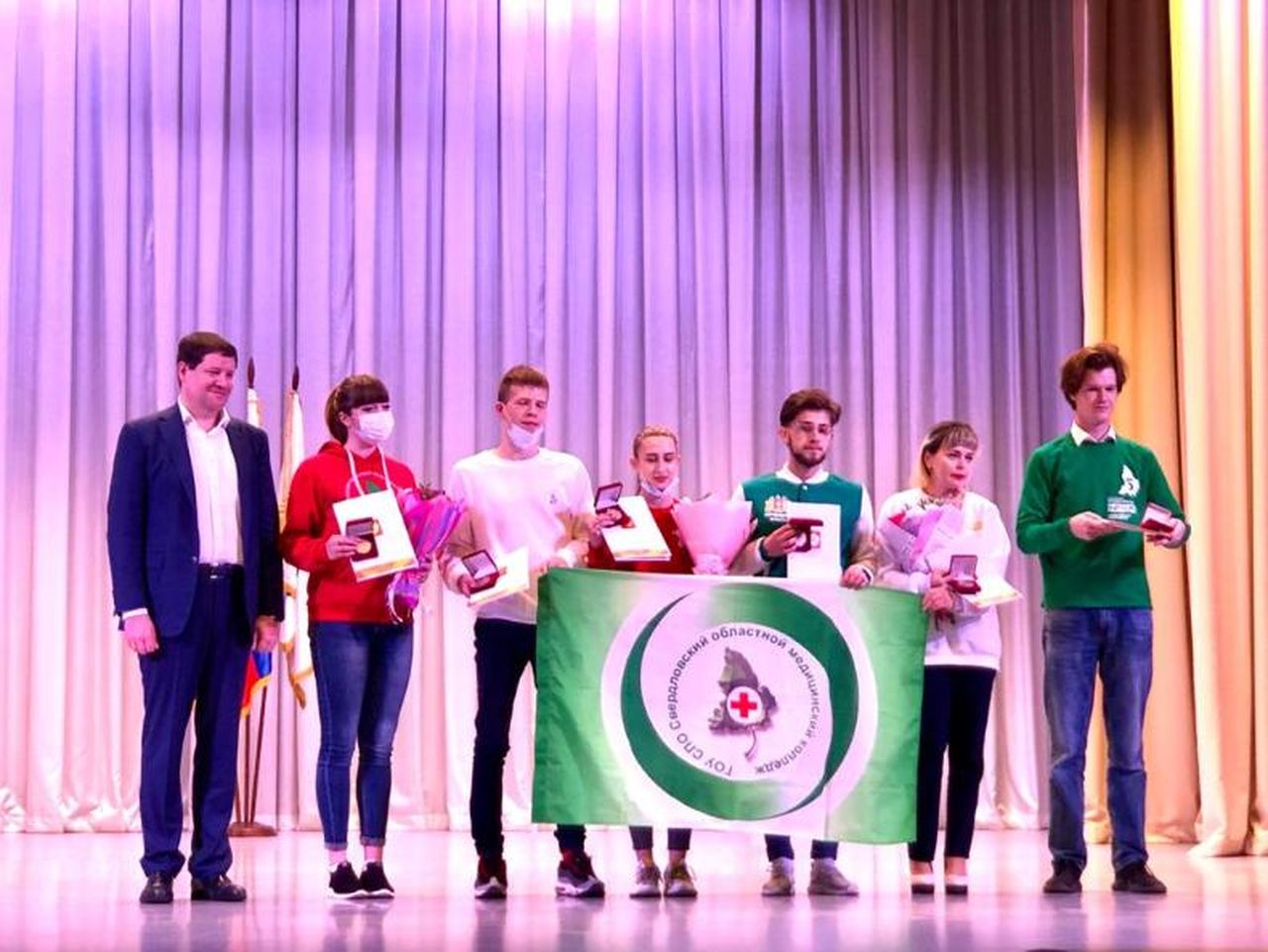 Вице-губернатор вручил награды краснотурьинским волонтерам