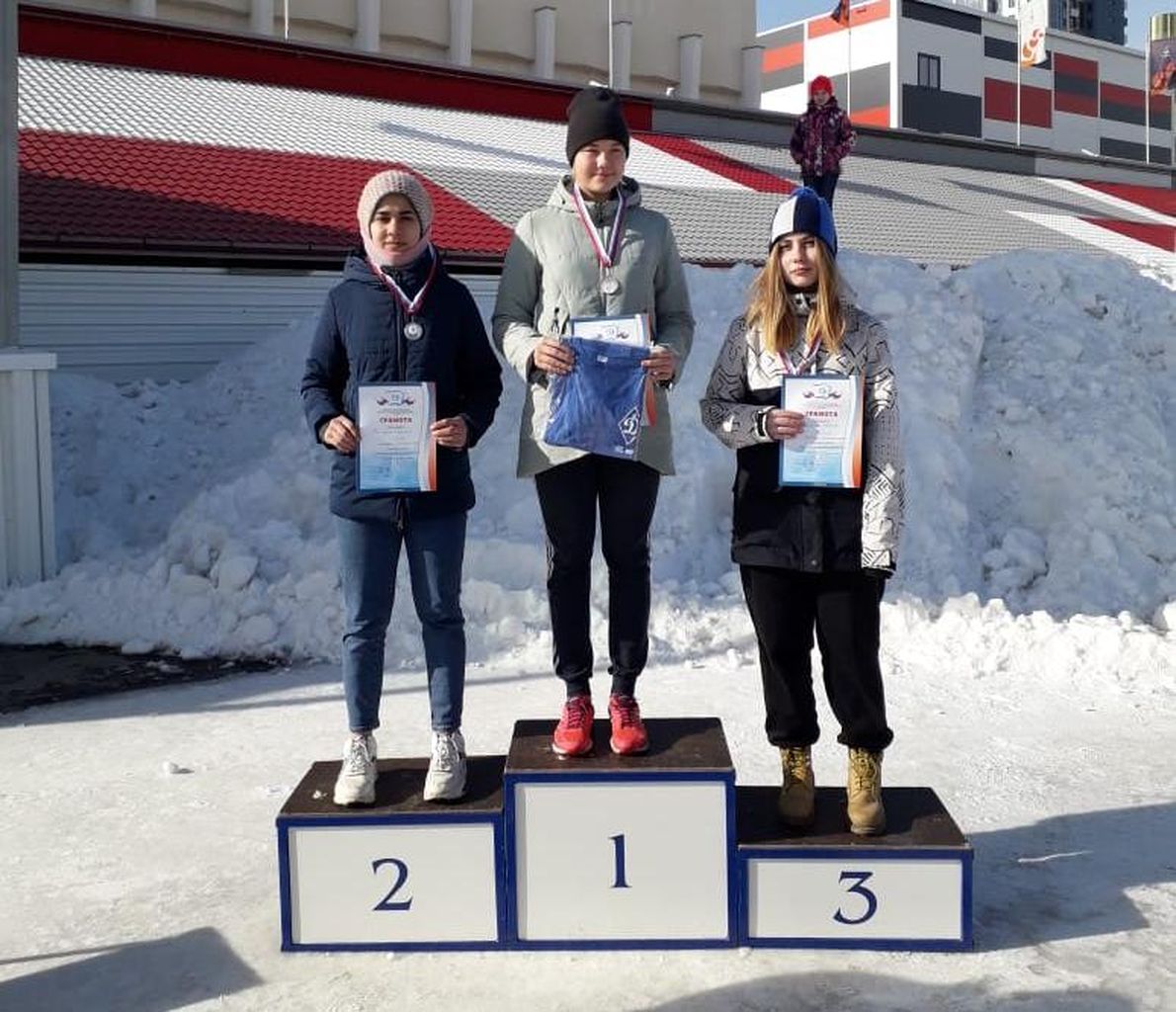 Четыре спортсменки успешно выступили на областных соревнованиях по конькобежному спорту 
