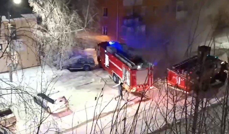 Пожарные спасли женщину из горящей квартиры. Счет шел на минуты