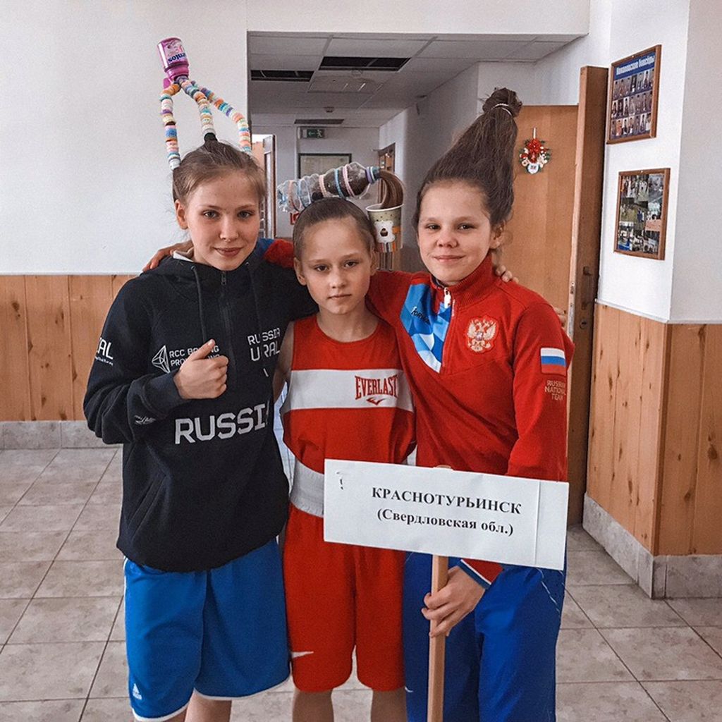 Краснотурьинские девочки победили в боксерском турнире и в конкурсе... причесок