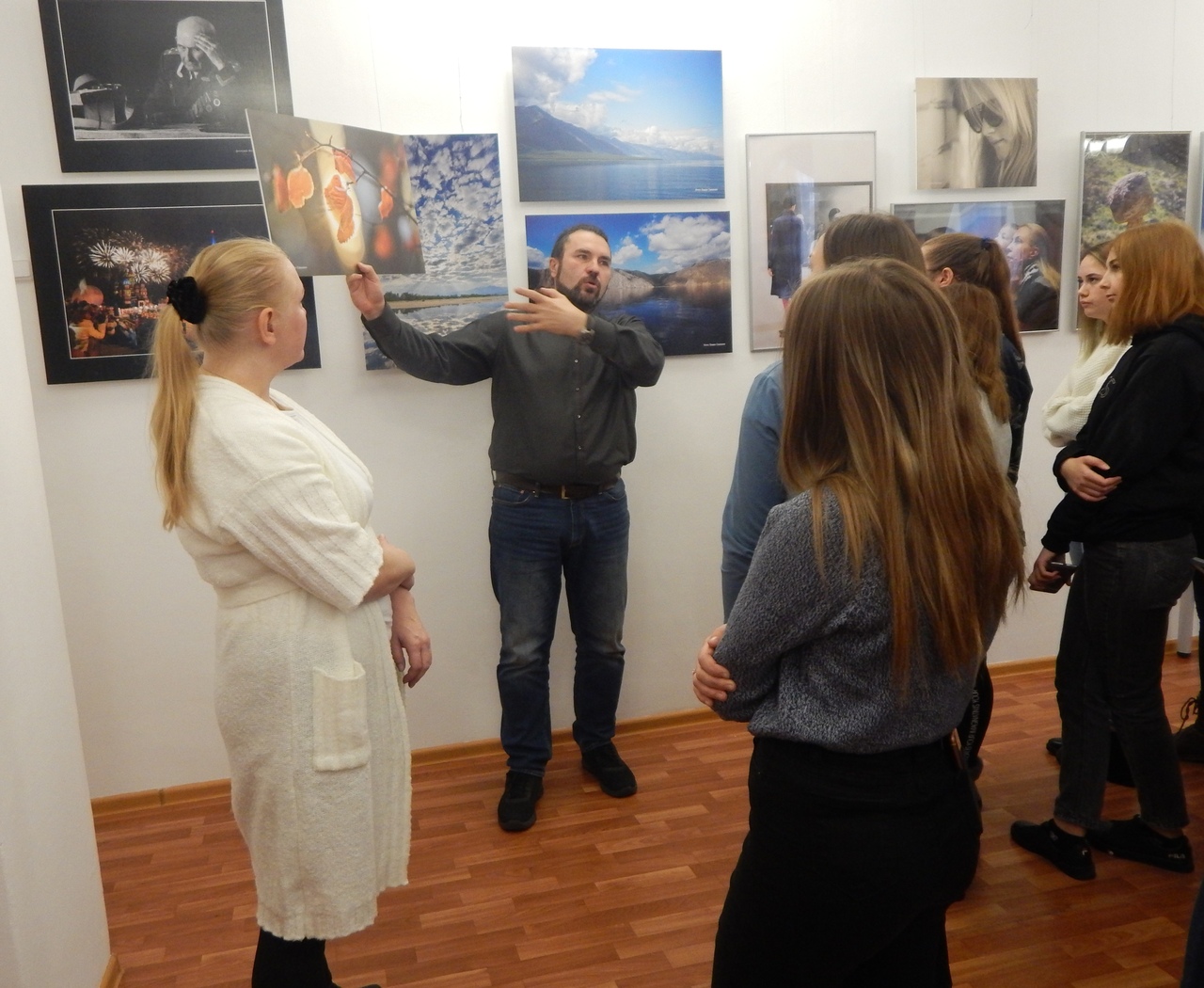 В библиотеке Краснотурьинска открылась фотовыставка Вадима Смалькова