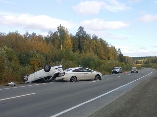 Водитель из Североуральска допустила аварию с пострадавшими и  опрокидыванием на крышу