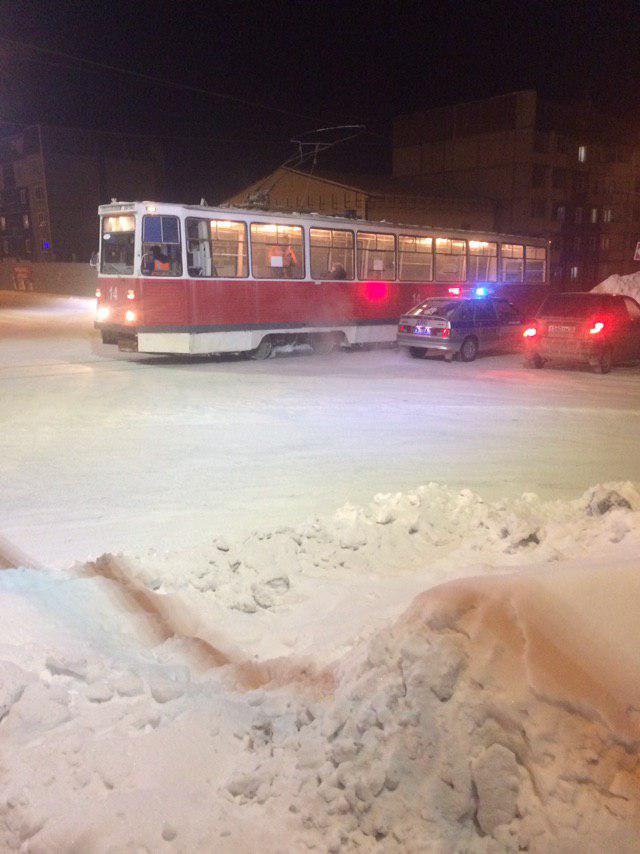 В Краснотурьинске легковушка врезалась в трамвай