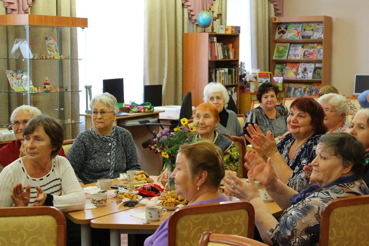 В Центральной городской библиотеке провели День пенсионера