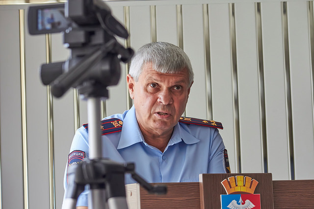 Начальник полиции Краснотурьинска отметил юбилей. Юбиляру подарили открытку