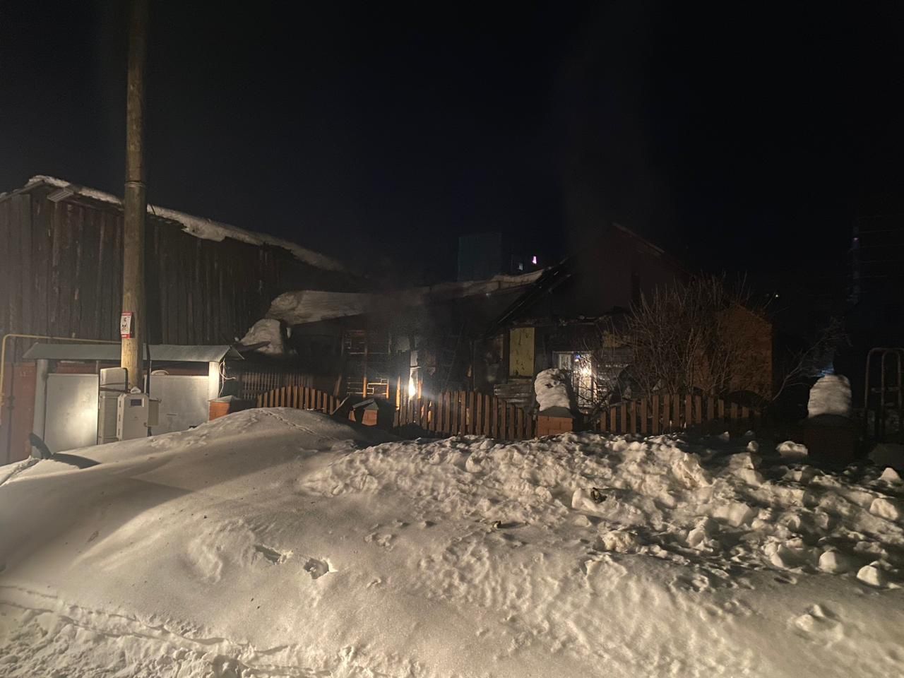 Дом на Чкалова загорелся из-за короткого замыкания 