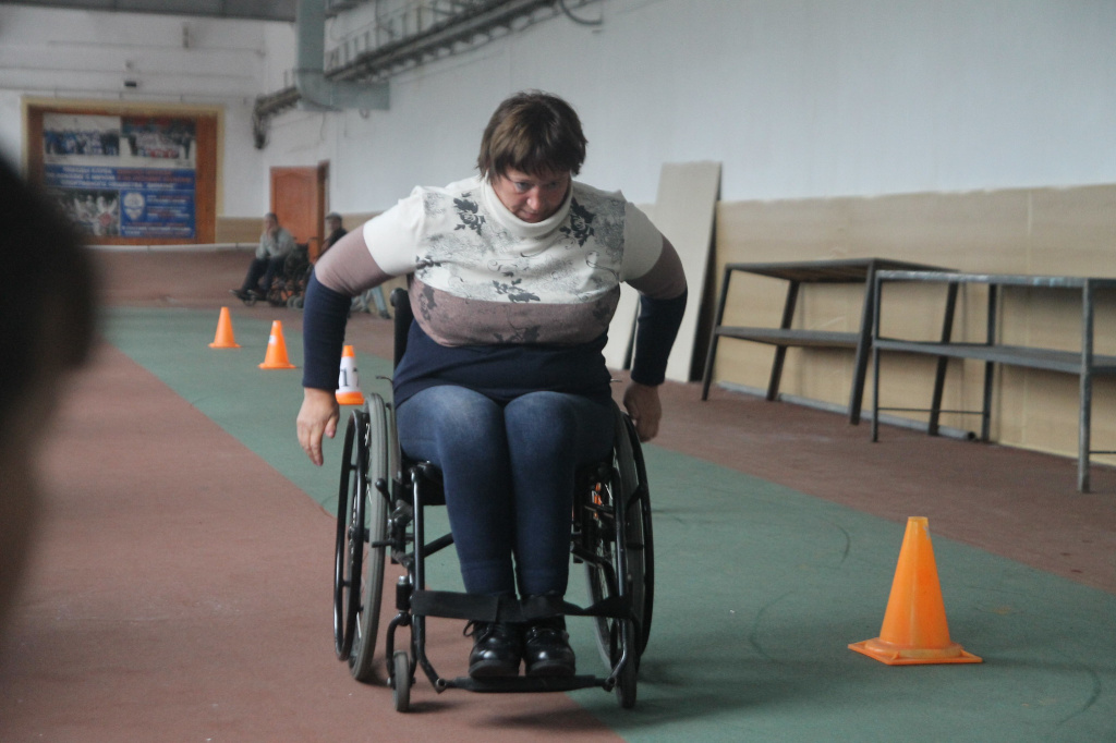 Дина Морковцова была единственной женщиной нка соревнованиях среди инвалидов-колясочников. Фото: Алеся Копылова, "Вечерний Краснотурьинск". 