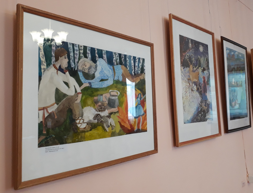 Выставка работ учащихся Краснотурьинской детской художественной школы. Фото предоставлено центральной городской библиотекой. 