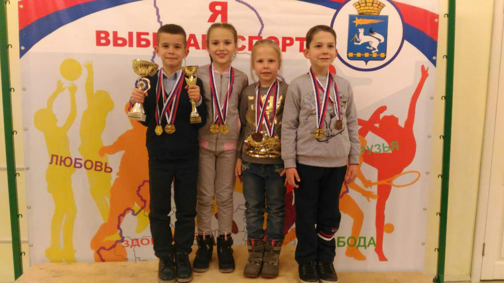 Участники команды краснотурьинцев слева направо: Прохор Москвинов, Арина Леонова, Ангелина Баушева. Фото предоставлено родителями. 