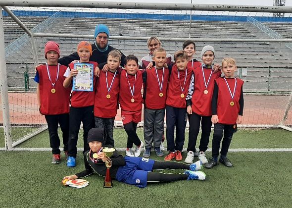 Две школы города забрали себе все «золото» школьных футбольных турниров