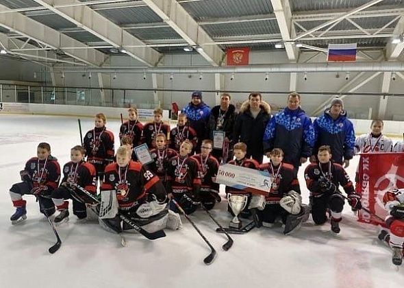 Краснотурьинцы выиграли детский хоккейный турнир и получили 50 000 рублей 