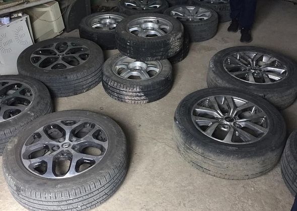 Установлены похитители колес с «парковки» у БАЗа