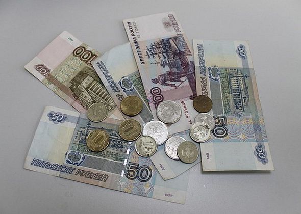 Опрос выявил нехватку денег до зарплаты у 75% россиян