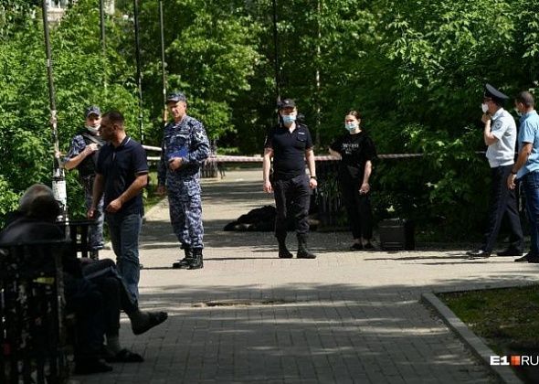 В Екатеринбурге три человека погибли в результате нападения мужчины с ножом