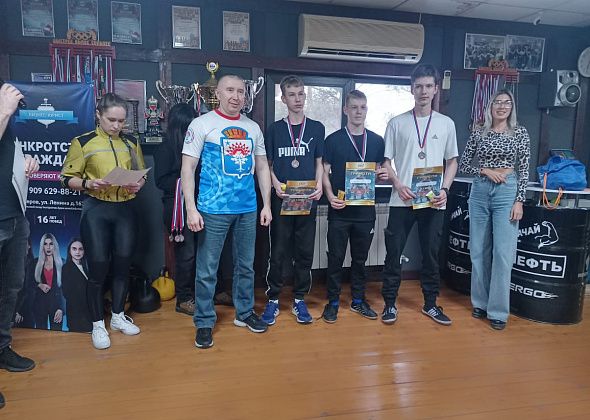 Краснотурьинцы завоевали призовые места на турнире по становой тяге в Серове