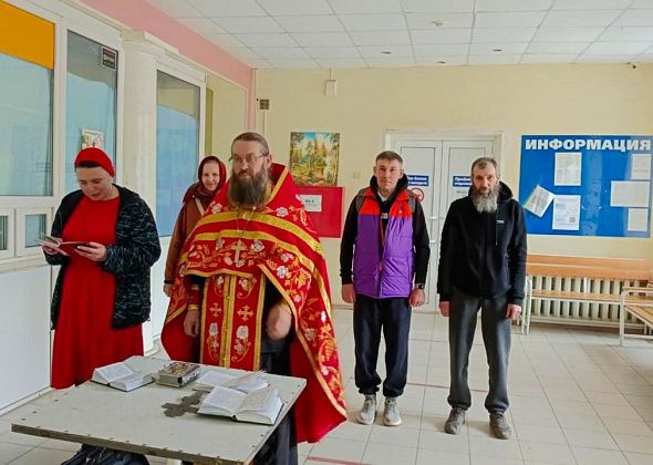 Православные подарили больным и роженицам более 400 подарков