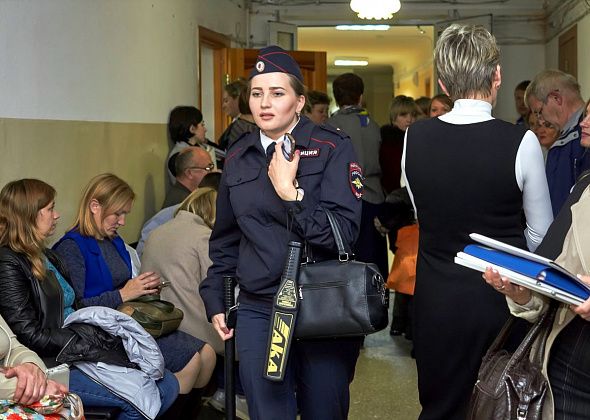 В ТИК выстроились очереди: финал дня выборов в фотографиях