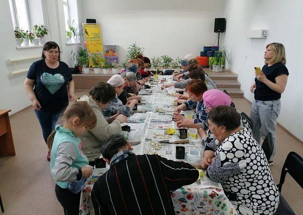 В рамках “Весенней недели добра” юннаты провели акцию для пенсионеров
