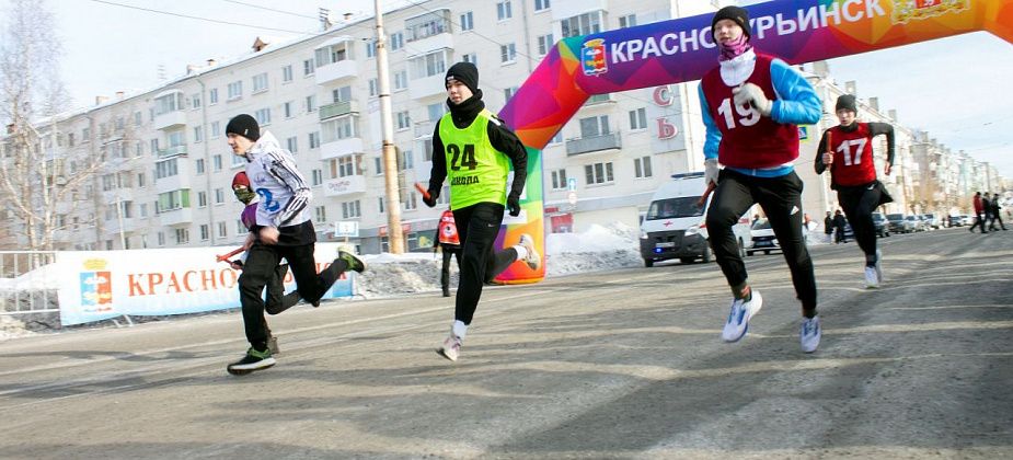 В эстафете, посвященной 23 февраля, победили команды школы №17, политехникума и "РУСАЛа"
