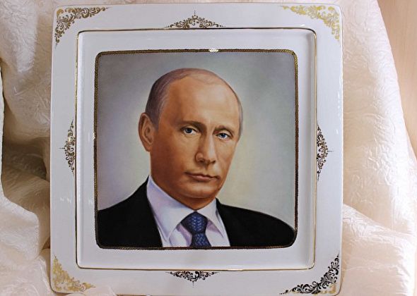 "Фарфор Сысерти" начал продавать тарелки с Путиным за 32 тысячи рублей