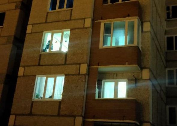 Следователи проводят проверку по факту смерти женщины, выпавшей с 6 этажа
