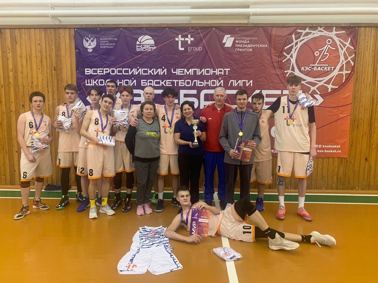 Краснотурьинские юноши  выиграли окружной этап баскетбольных соревнований, девушки стали вторыми