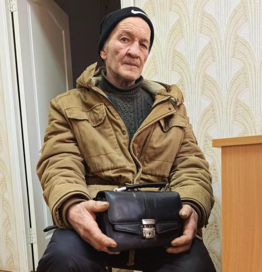 Краснотурьинцу, у которого нет российского гражданства, срочно нужна операция, чтобы не ослепнуть