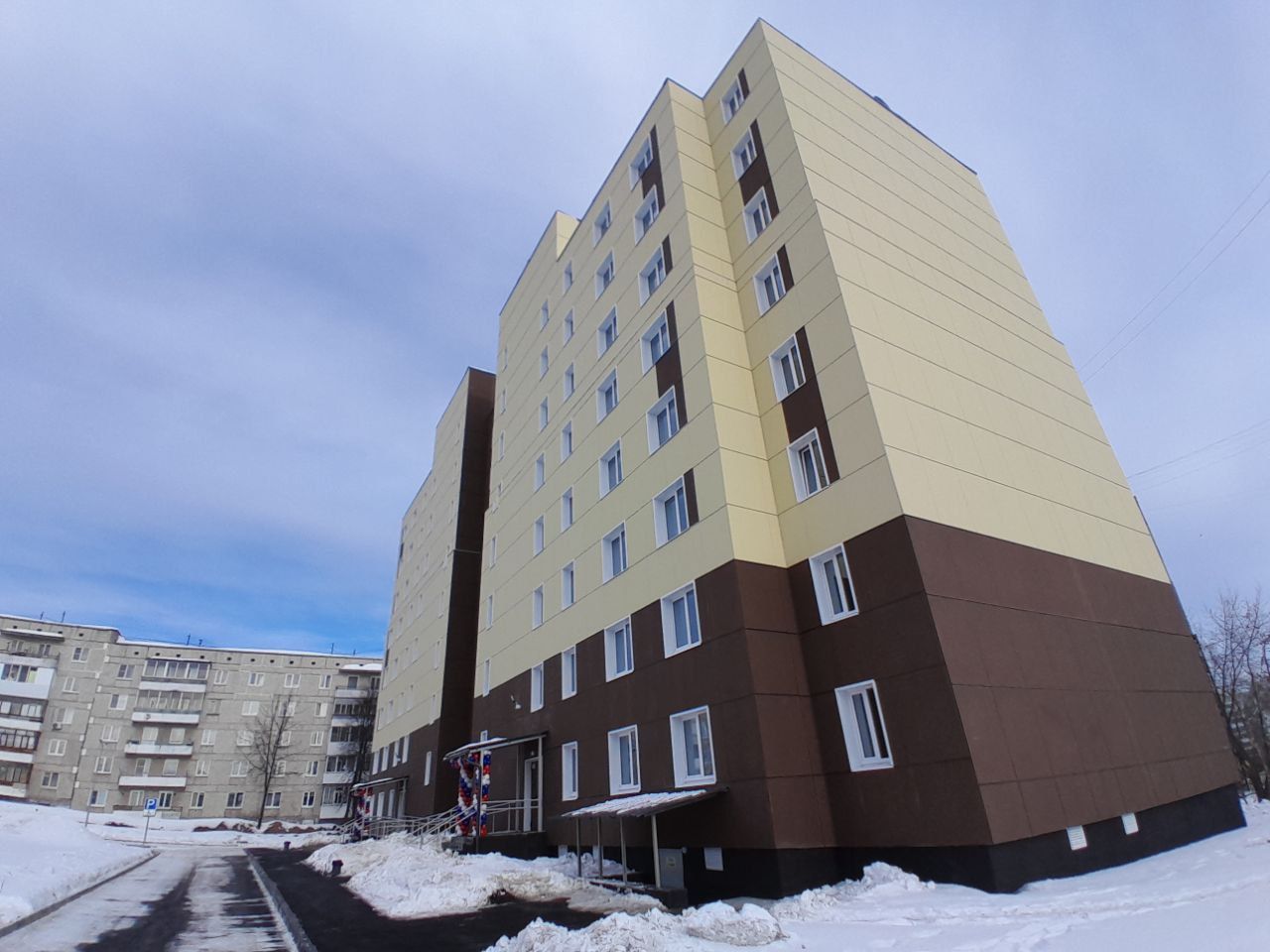 Сироты получили ключи в новом доме в Краснотурьинске