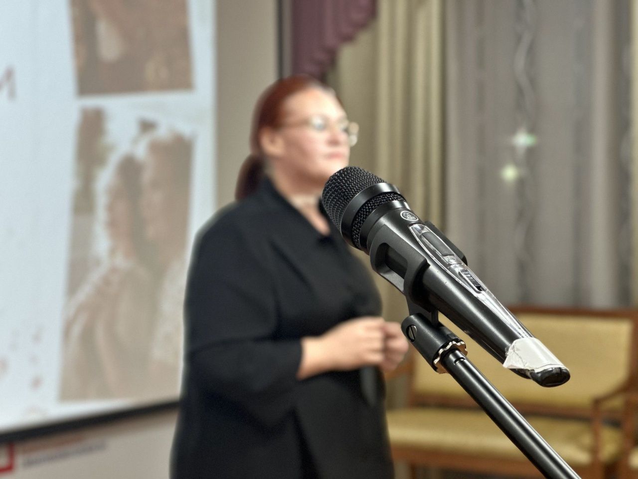 В библиотеке провели квартирник «Все краски жизни для тебя»