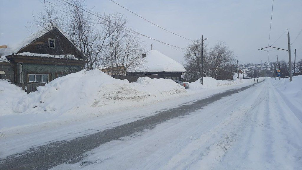 «Немного расширили улицу, это радует». Обочины дороги в частном секторе по Попова очистили