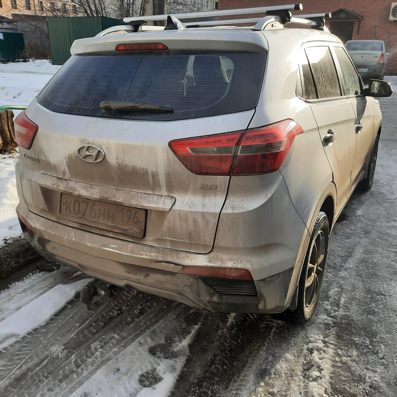 В Hyundai Creta врезались и уехали | Происшествия | Краснотурьинск.инфо