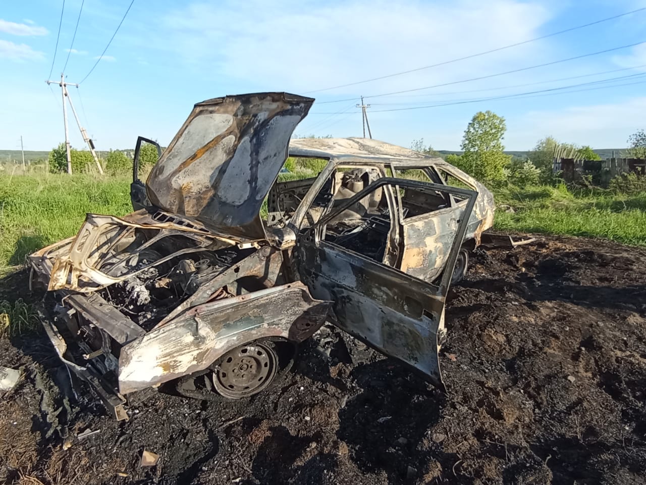В районе мототрассы сгорел автомобиль