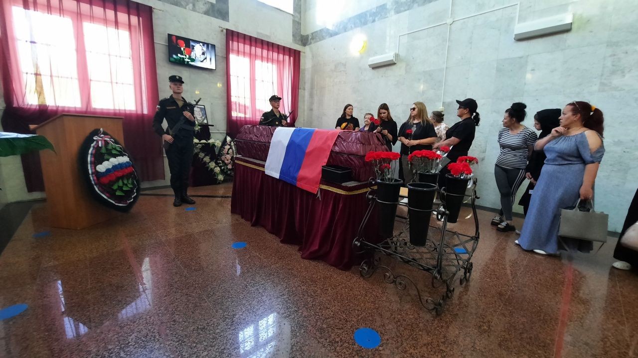 «Я везунчик, по-любому вернусь». Похоронили Юрия Козлова, погибшего на СВО