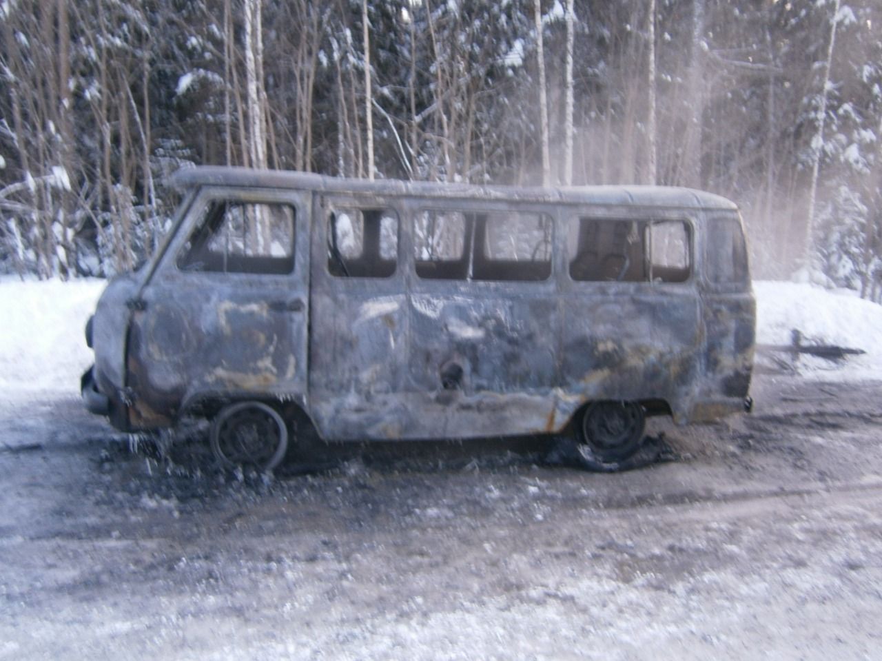 По дороге в Чернореченск сгорел УАЗ. Водитель выскочил из машины