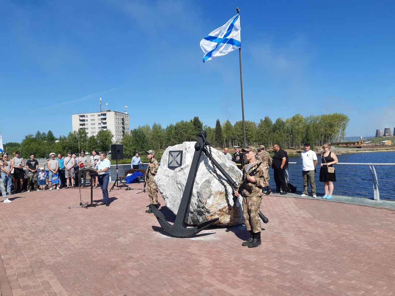 В Краснотурьинске отметили День ВМФ и открыли мемориал воинам-морякам |  Истории | Краснотурьинск.инфо