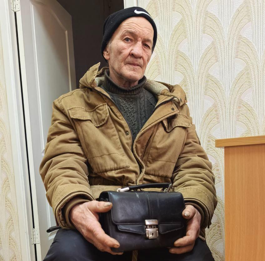 19 850 рублей за неделю: собирают деньги на операцию горожанину, который может ослепнуть