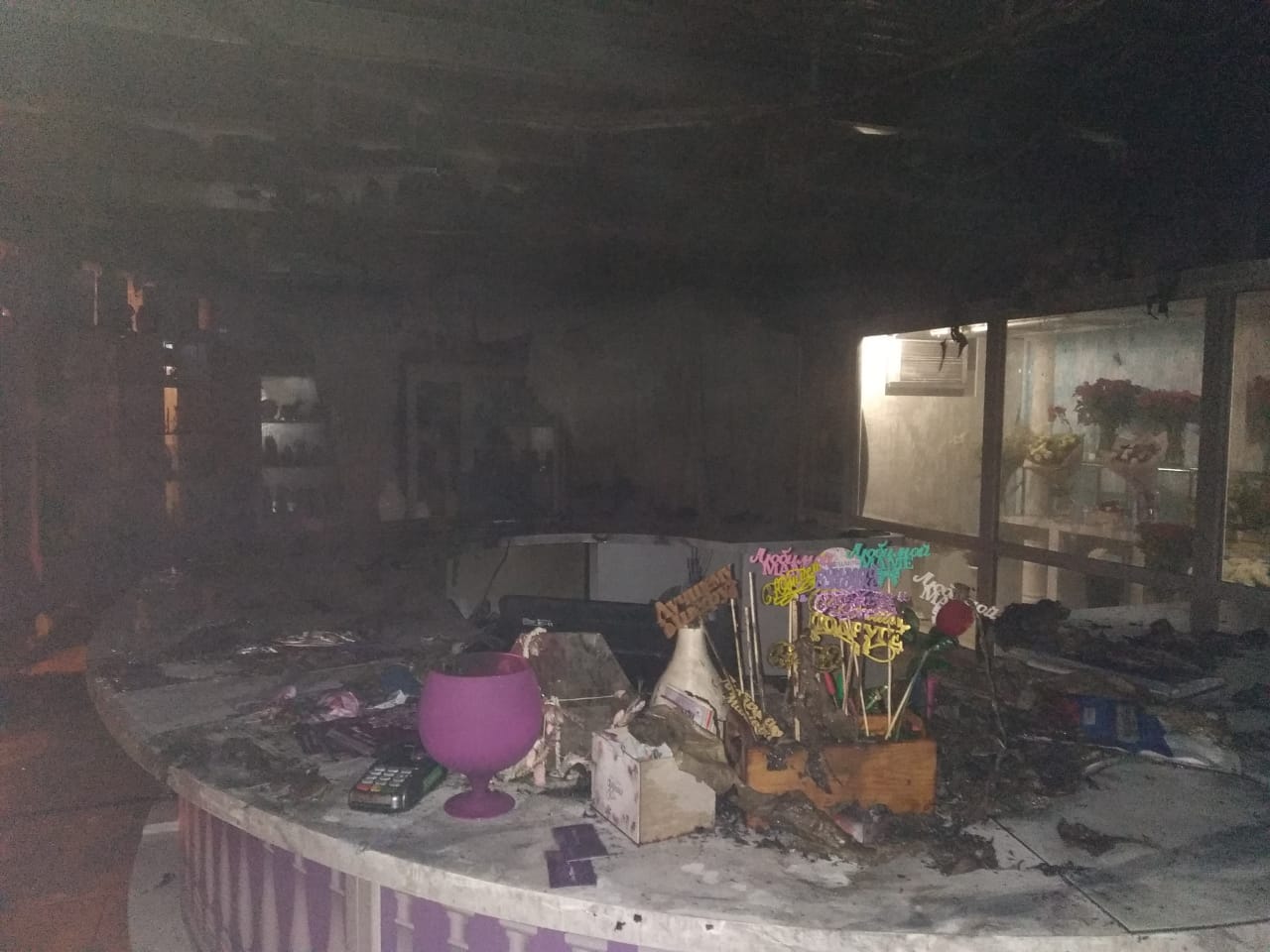 В центре Краснотурьинска выгорел салон цветов